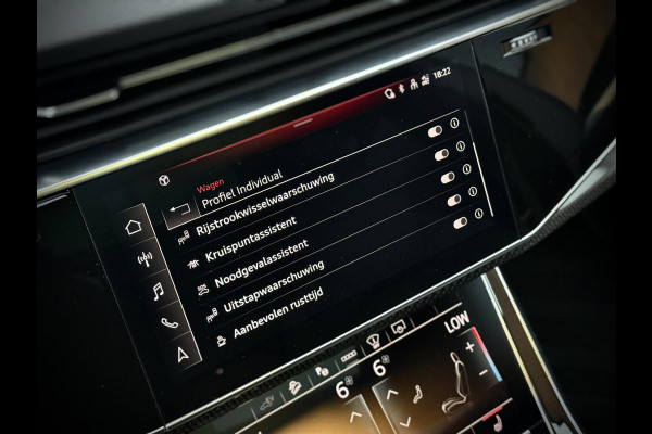 Audi Q8 55 TFSI e quattro S-Line Panoramadak|RS-zetels|Carbon|Softclose|Luchtvering|Keyless|Head-Up|Camera 360°|Matrix Audi Q8 55 TFSI e quattro S-Line Panoramadak|RS-zetels|Carbon|Softclose|Luchtvering|Keyless|Head-Up|Camera 360°|Matrix