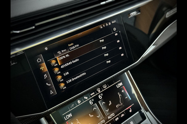 Audi Q8 55 TFSI e quattro S-Line Panoramadak|RS-zetels|Carbon|Softclose|Luchtvering|Keyless|Head-Up|Camera 360°|Matrix Audi Q8 55 TFSI e quattro S-Line Panoramadak|RS-zetels|Carbon|Softclose|Luchtvering|Keyless|Head-Up|Camera 360°|Matrix