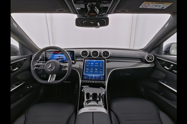 Mercedes-Benz C-Klasse Estate 300 e AMG Plug-In Hybride AMG Line | Trekhaak | Panorama Schuif-Kanrteldak | Distronic | Stuur en Stoelverwarming. Inclusief 24 maanden Mercedes-Benz Certified garantie voor Europa. Mercedes-Benz C-Klasse Estate 300 e AMG Plug-In Hybride AMG Line | Trekhaak | Panorama Schuif-Kanrteldak | Distronic | Stuur en Stoelverwarming. Inclusief 24 maanden Mercedes-Benz Certified garantie voor Europa.