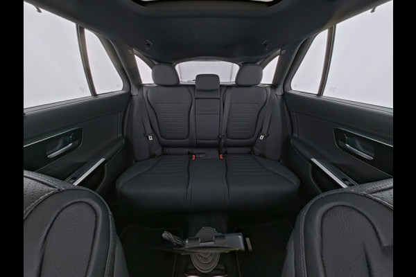 Mercedes-Benz C-Klasse Estate 300 e AMG Plug-In Hybride AMG Line | Trekhaak | Panorama Schuif-Kanrteldak | Distronic | Stuur en Stoelverwarming. Inclusief 24 maanden Mercedes-Benz Certified garantie voor Europa. Mercedes-Benz C-Klasse Estate 300 e AMG Plug-In Hybride AMG Line | Trekhaak | Panorama Schuif-Kanrteldak | Distronic | Stuur en Stoelverwarming. Inclusief 24 maanden Mercedes-Benz Certified garantie voor Europa.