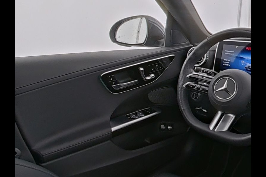 Mercedes-Benz C-Klasse Estate 300 e AMG Plug-In Hybride AMG Line | Trekhaak | Panorama Schuif-Kanrteldak | Distronic | Stuur en Stoelverwarming. Inclusief 24 maanden Mercedes-Benz Certified garantie voor Europa. Mercedes-Benz C-Klasse Estate 300 e AMG Plug-In Hybride AMG Line | Trekhaak | Panorama Schuif-Kanrteldak | Distronic | Stuur en Stoelverwarming. Inclusief 24 maanden Mercedes-Benz Certified garantie voor Europa.