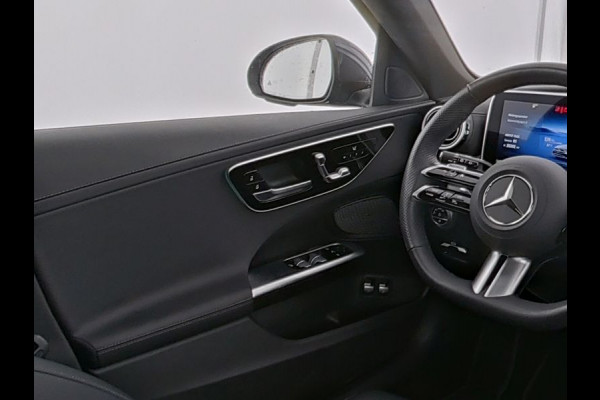 Mercedes-Benz C-Klasse Estate 300 e AMG Plug-In Hybride AMG Line | Trekhaak | Panorama Schuif-Kanrteldak | Distronic | Stuur en Stoelverwarming. Inclusief 24 maanden Mercedes-Benz Certified garantie voor Europa. Mercedes-Benz C-Klasse Estate 300 e AMG Plug-In Hybride AMG Line | Trekhaak | Panorama Schuif-Kanrteldak | Distronic | Stuur en Stoelverwarming. Inclusief 24 maanden Mercedes-Benz Certified garantie voor Europa.