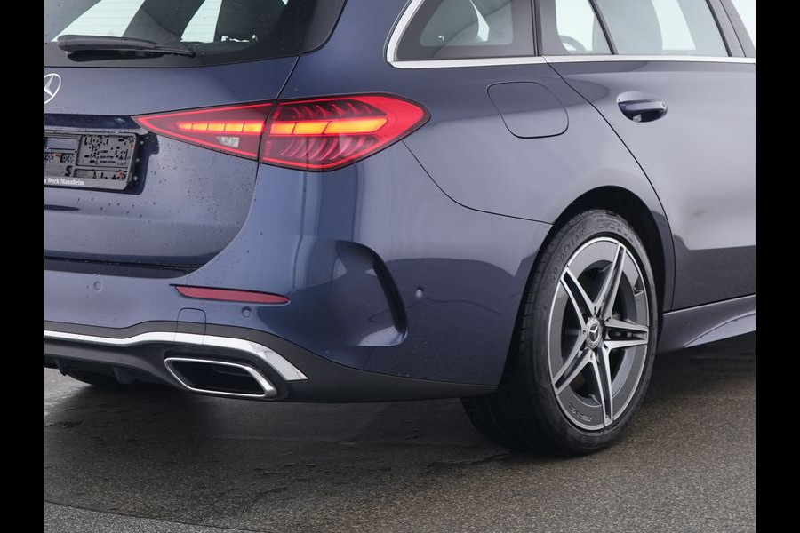 Mercedes-Benz C-Klasse Estate 300 e AMG Plug-In Hybride AMG Line | Trekhaak | Panorama Schuif-Kanrteldak | Distronic | Stuur en Stoelverwarming. Inclusief 24 maanden Mercedes-Benz Certified garantie voor Europa. Mercedes-Benz C-Klasse Estate 300 e AMG Plug-In Hybride AMG Line | Trekhaak | Panorama Schuif-Kanrteldak | Distronic | Stuur en Stoelverwarming. Inclusief 24 maanden Mercedes-Benz Certified garantie voor Europa.