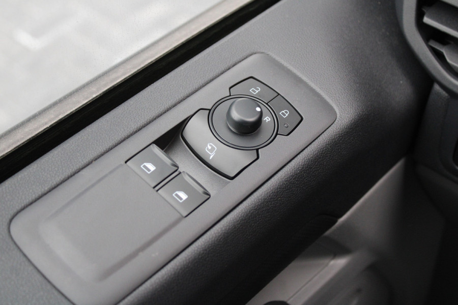 Ford Transit Custom 320 2.0 TDCI L2H1 Trend DC 136pk - 2x Schuifdeur - Camera - Stoel&Stuur verwarming - Carplay/Android - Rijklaar