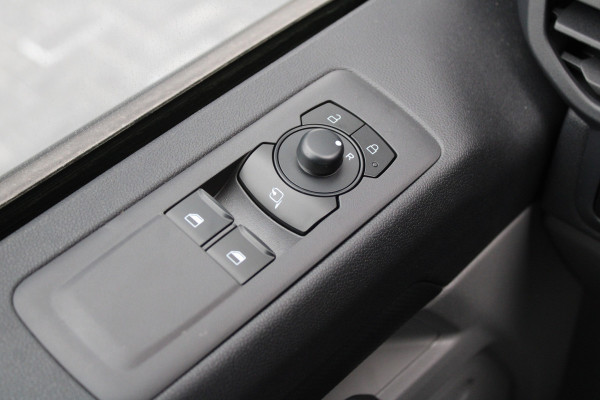 Ford Transit Custom 320 2.0 TDCI L2H1 Trend DC 136pk - 2x Schuifdeur - Camera - Stoel&Stuur verwarming - Carplay/Android - Rijklaar