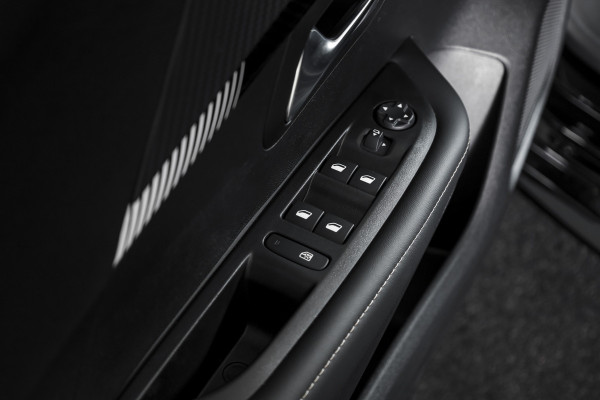 Peugeot 208 1.2 Hybrid 110 e-DCS6 Allure | Dig. Cockpit | Adapt. Cruise | PDC | Camera V+A | NAV+App. Connect | ECC | LM 16" | 5798