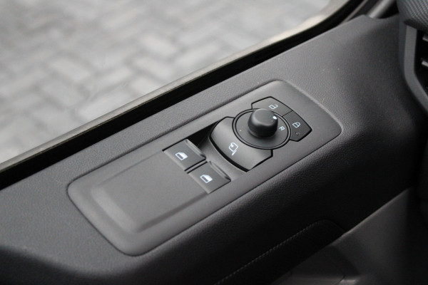 Ford Transit Custom 320 2.0 TDCI L2H1 Trend DC 136pk - Carplay - Android - Camera - LED koplampen - Stoel + Stuurverwarming - Rijklaar