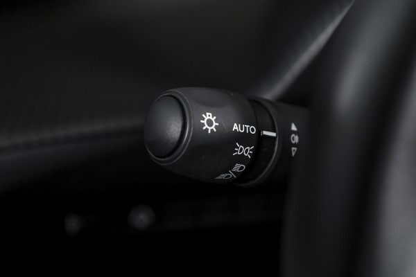 Peugeot 208 1.2 Hybrid 110 e-DCS6 Allure | Dig. Cockpit | Adapt. Cruise | PDC | Camera V+A | NAV+App. Connect | ECC | LM 16" | 9303