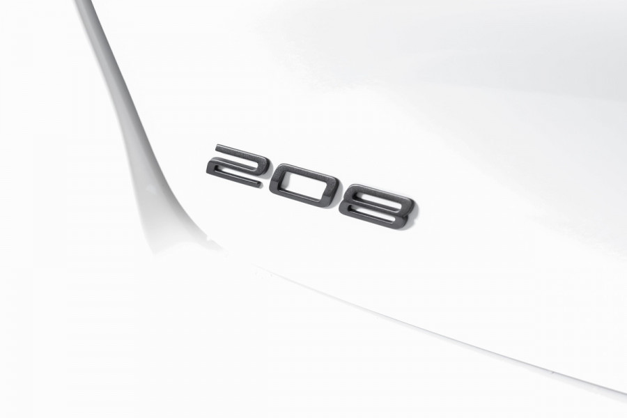 Peugeot 208 1.2 Hybrid 110 e-DCS6 Allure | Dig. Cockpit | Adapt. Cruise | PDC | Camera V+A | NAV+App. Connect | ECC | LM 16" | 9303