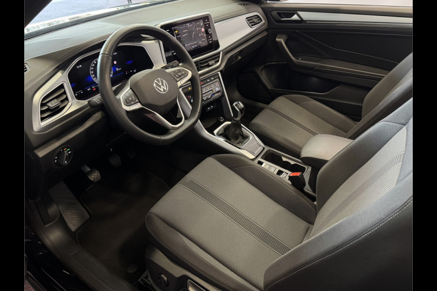 Volkswagen T-Roc Cabrio TSI VIR.COCKPIT CARPLAY NAVI IQ.LED STOEL/STUUR.VERW DAB ADAP.CRUISE 05/2024 "Volkswagen rijden begint bij Topautos.nl – 75 topmodellen direct op voorraad!"