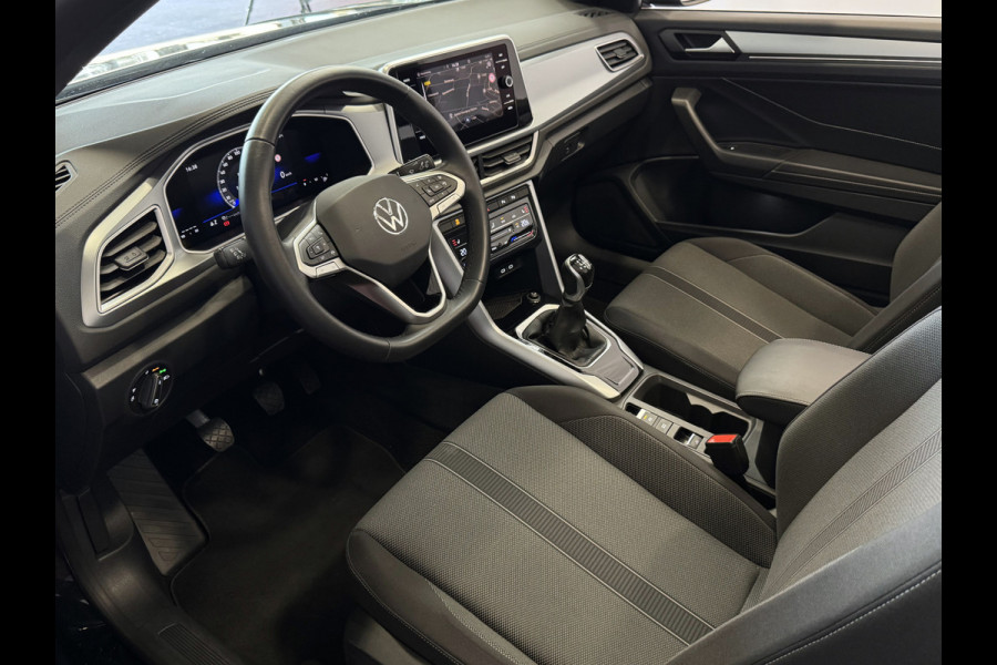 Volkswagen T-Roc Cabrio TSI VIR.COCKPIT CARPLAY NAVI IQ.LED STOEL/STUUR.VERW DAB ADAP.CRUISE 05/2024 "Volkswagen rijden begint bij Topautos.nl – 75 topmodellen direct op voorraad!"