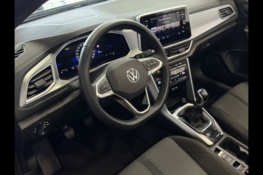 Volkswagen T-Roc Cabrio TSI VIR.COCKPIT CARPLAY NAVI IQ.LED STOEL/STUUR.VERW DAB ADAP.CRUISE 05/2024 "Volkswagen rijden begint bij Topautos.nl – 75 topmodellen direct op voorraad!"