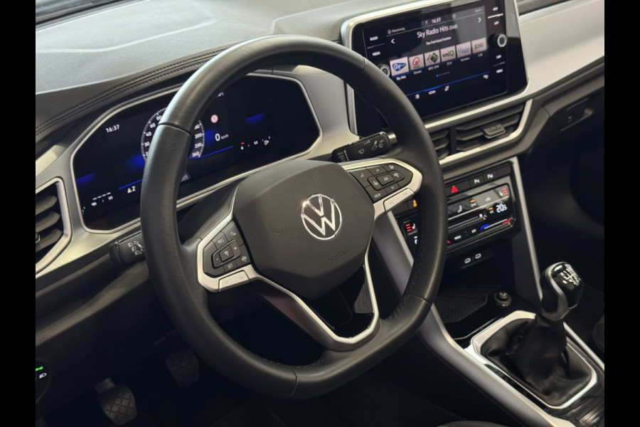 Volkswagen T-Roc Cabrio TSI VIR.COCKPIT CARPLAY NAVI IQ.LED STOEL/STUUR.VERW DAB ADAP.CRUISE 05/2024 "Volkswagen rijden begint bij Topautos.nl – 75 topmodellen direct op voorraad!"