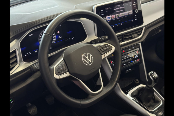 Volkswagen T-Roc Cabrio TSI VIR.COCKPIT CARPLAY NAVI IQ.LED STOEL/STUUR.VERW DAB ADAP.CRUISE 05/2024 "Volkswagen rijden begint bij Topautos.nl – 75 topmodellen direct op voorraad!"
