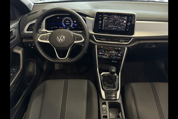 Volkswagen T-Roc Cabrio TSI VIR.COCKPIT CARPLAY NAVI IQ.LED STOEL/STUUR.VERW DAB ADAP.CRUISE 05/2024 "Volkswagen rijden begint bij Topautos.nl – 75 topmodellen direct op voorraad!"