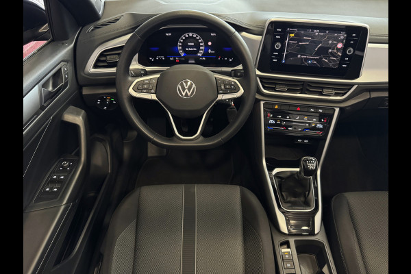 Volkswagen T-Roc Cabrio TSI VIR.COCKPIT CARPLAY NAVI IQ.LED STOEL/STUUR.VERW DAB ADAP.CRUISE 05/2024 "Volkswagen rijden begint bij Topautos.nl – 75 topmodellen direct op voorraad!"