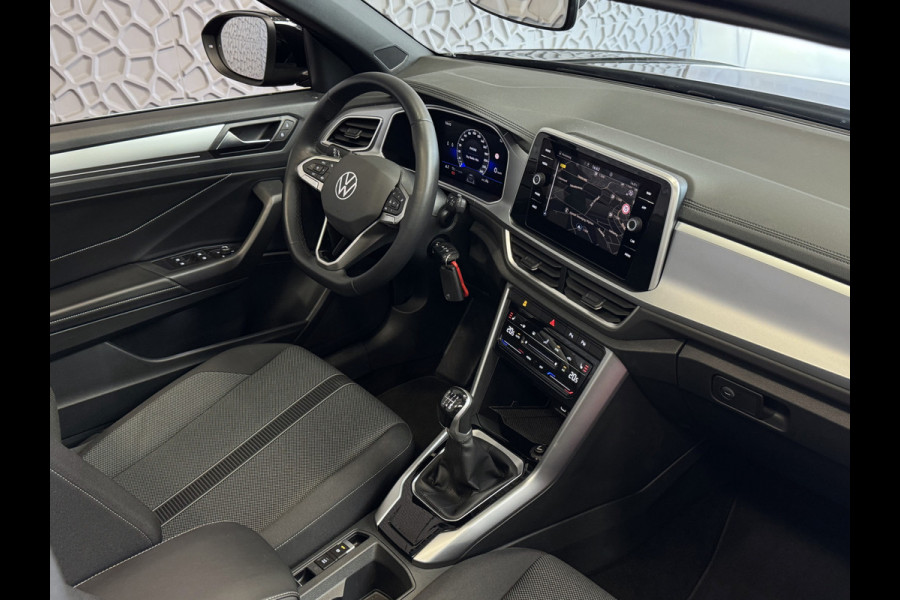 Volkswagen T-Roc Cabrio TSI VIR.COCKPIT CARPLAY NAVI IQ.LED STOEL/STUUR.VERW DAB ADAP.CRUISE 05/2024 "Volkswagen rijden begint bij Topautos.nl – 75 topmodellen direct op voorraad!"
