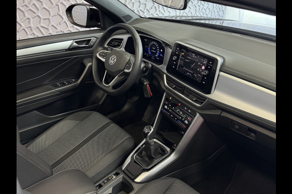 Volkswagen T-Roc Cabrio TSI VIR.COCKPIT CARPLAY NAVI IQ.LED STOEL/STUUR.VERW DAB ADAP.CRUISE 05/2024 "Volkswagen rijden begint bij Topautos.nl – 75 topmodellen direct op voorraad!"