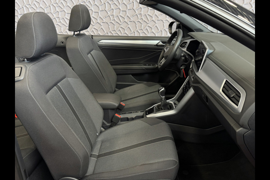 Volkswagen T-Roc Cabrio TSI VIR.COCKPIT CARPLAY NAVI IQ.LED STOEL/STUUR.VERW DAB ADAP.CRUISE 05/2024 "Volkswagen rijden begint bij Topautos.nl – 75 topmodellen direct op voorraad!"