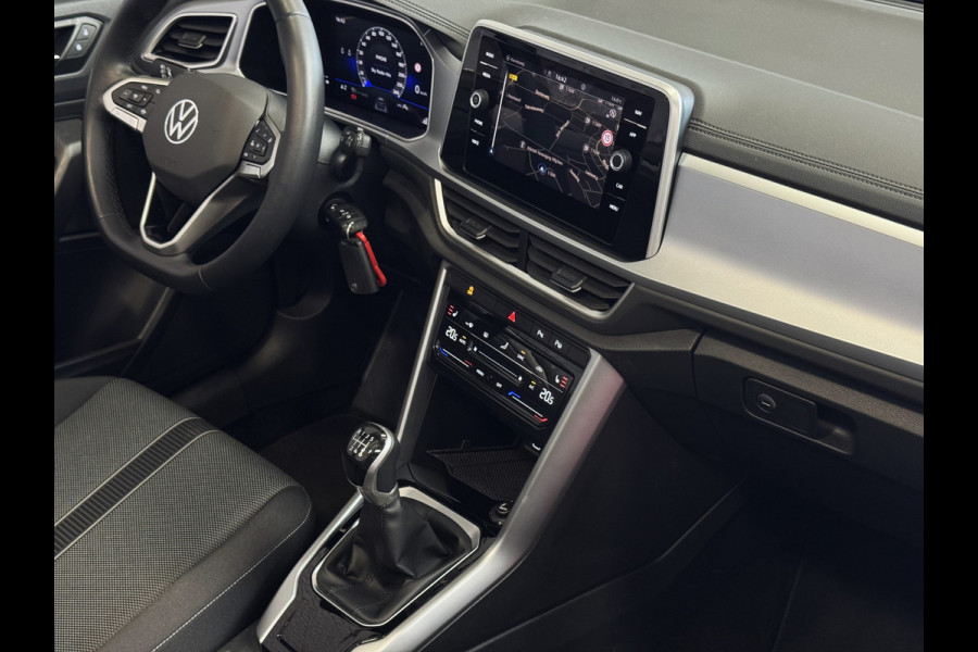 Volkswagen T-Roc Cabrio TSI VIR.COCKPIT CARPLAY NAVI IQ.LED STOEL/STUUR.VERW DAB ADAP.CRUISE 05/2024 "Volkswagen rijden begint bij Topautos.nl – 75 topmodellen direct op voorraad!"