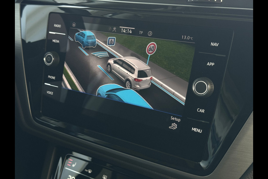 Volkswagen Touran 1.5 TSI 150PK 7P CARPLAY NAVI CAMERA LED ELEK.KLEP VIR.COCKPIT DODE.HOEK DET. STOELVERW KEYLESS 7P 7PERS 10/2024 "Volkswagen rijden begint bij Topautos.nl – 75 topmodellen direct op voorraad!"