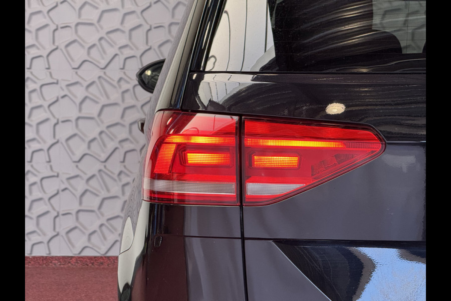 Volkswagen Touran 1.5 TSI 150PK 7P CARPLAY NAVI CAMERA LED ELEK.KLEP VIR.COCKPIT DODE.HOEK DET. STOELVERW KEYLESS 7P 7PERS 10/2024 "Volkswagen rijden begint bij Topautos.nl – 75 topmodellen direct op voorraad!"