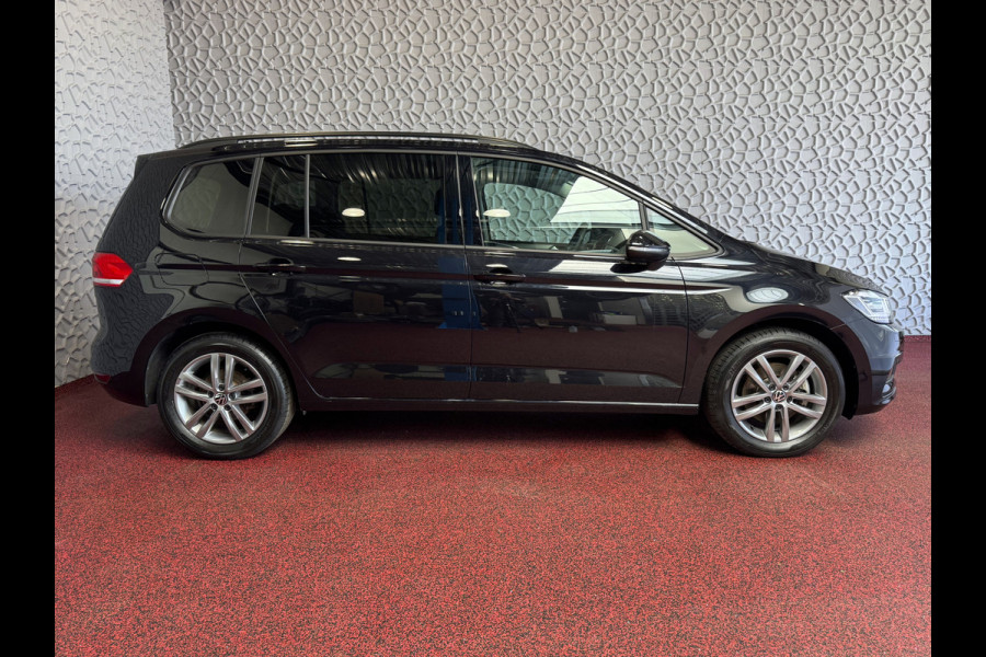 Volkswagen Touran 1.5 TSI 150PK 7P CARPLAY NAVI CAMERA LED ELEK.KLEP VIR.COCKPIT DODE.HOEK DET. STOELVERW KEYLESS 7P 7PERS 10/2024 "Volkswagen rijden begint bij Topautos.nl – 75 topmodellen direct op voorraad!"