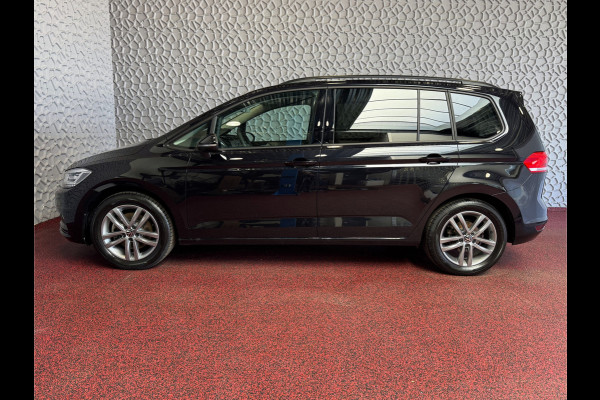 Volkswagen Touran 1.5 TSI 150PK 7P CARPLAY NAVI CAMERA LED ELEK.KLEP VIR.COCKPIT DODE.HOEK DET. STOELVERW KEYLESS 7P 7PERS 10/2024 "Volkswagen rijden begint bij Topautos.nl – 75 topmodellen direct op voorraad!"