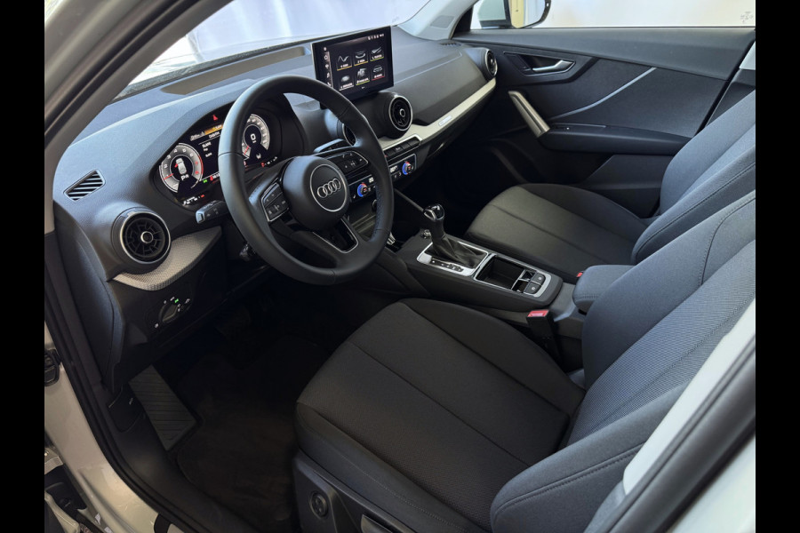 Audi Q2 35 TFSI 1.5 11/2024 ✅NIEUW MODEL✅ S EDITION 150PK VIR.COCKPIT 18''LMV TOUCHSCREEN CARPLAY NAVI CAMERA LED STOELVERW. PDC 11/2024 "Audi rijden begint bij Topautos.nl – 20 Audi topmodellen direct op voorraad!"