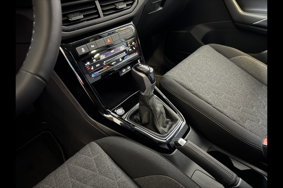 Volkswagen T-Cross NIEUWE AUTO / 150PK 1.5 / MODEL 2025 LED V+A CAMERA DIG.COCKPIT PRO STOELVERW KEYLESS P-ASSIST "Volkswagen rijden begint bij Topautos.nl – 75 topmodellen direct op voorraad!"