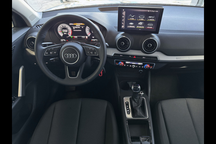 Audi Q2 35 TFSI 1.5 S EDITION FACELIFT 150 PK VIR.COCKPIT TOUCHSCREEN CARPLAY NAVI CAMERA LED STOELVERW. PDC 2025 "Audi rijden begint bij Topautos.nl – 20 Audi topmodellen direct op voorraad!"