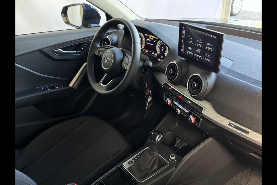 Audi Q2 35 TFSI 1.5 S EDITION FACELIFT 150 PK VIR.COCKPIT TOUCHSCREEN CARPLAY NAVI CAMERA LED STOELVERW. PDC 2025 "Audi rijden begint bij Topautos.nl – 20 Audi topmodellen direct op voorraad!"