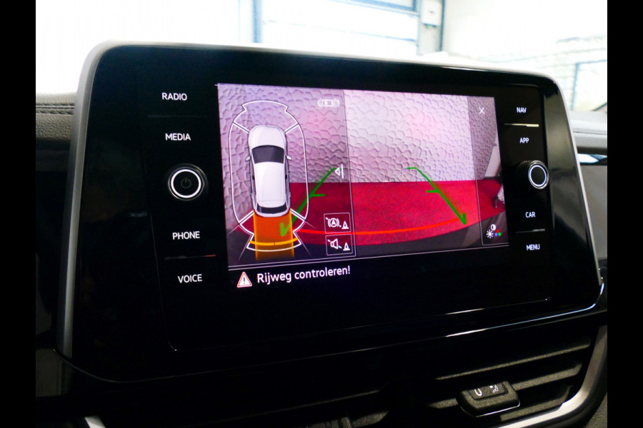 Volkswagen T-Roc ✅NIEUWE AUTO✅ 1.5 TSI 150PK R-LINE EVO IQ LIGHT ALCANTARA ELEK.KLEP CARPLAY STOEL/STUUR VERW. 18"LMV VIR.COCKPIT RLINE R LINE "Volkswagen rijden begint bij Topautos.nl – 75 topmodellen direct op voorraad!"