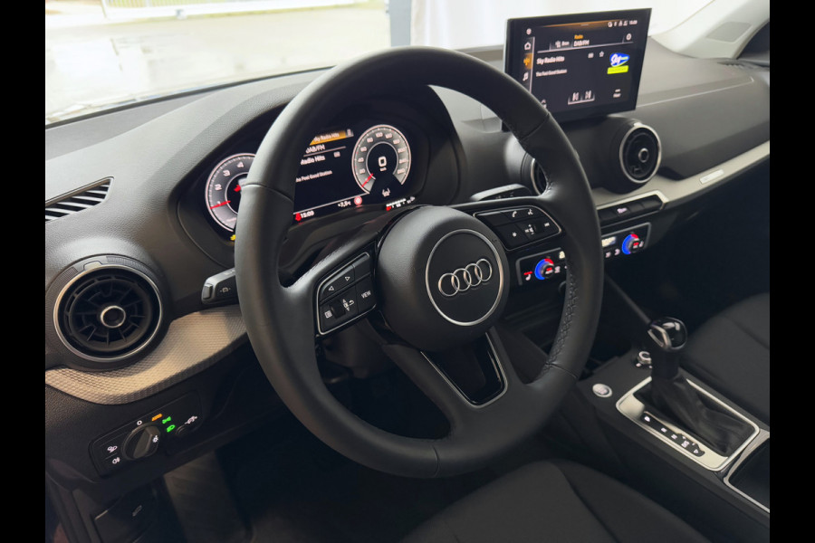 Audi Q2 35 TFSI 1.5 S EDITION 150PK VIR.COCKPIT ELEK.KLEP TOUCHSCREEN CARPLAY NAVI CAMERA MATRIX LED STOELVERW. PDC KEYLESS 06/2024 "Audi rijden begint bij Topautos.nl – 20 Audi topmodellen direct op voorraad!"