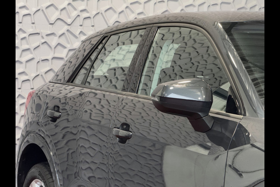 Audi Q2 35 TFSI 1.5 S EDITION 150PK VIR.COCKPIT ELEK.KLEP TOUCHSCREEN CARPLAY NAVI CAMERA MATRIX LED STOELVERW. PDC KEYLESS 06/2024 "Audi rijden begint bij Topautos.nl – 20 Audi topmodellen direct op voorraad!"