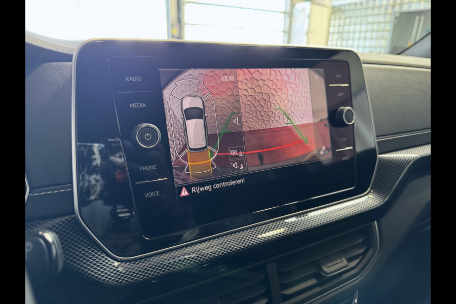 Volkswagen T-Cross ✅ NIEUWE AUTO ✅ 1.5 TSI 150PK R-LINE EDITION TREKHAAK LED 18''LMV IQ CAMERA STOELVERW BLINDSPOT ✅2025✅ "Volkswagen rijden begint bij Topautos.nl – 75 topmodellen direct op voorraad!"