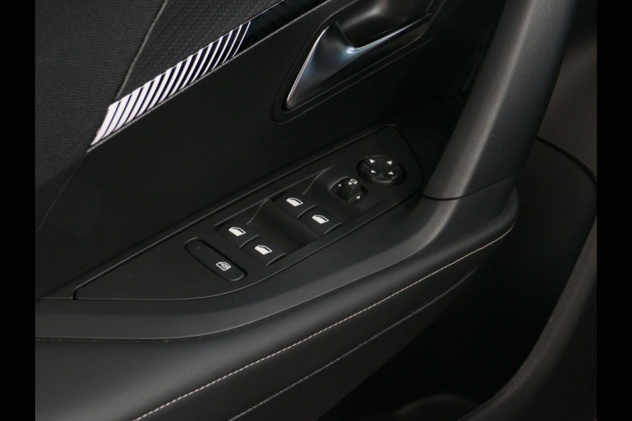 Peugeot 2008 1.2 130PK MET TREKHAAK BLACK EDITION BLINDSPOT CARPLAY NAVI LED VIR.COCKPIT 360.CAMERA ADAP.CRUISE KEYLESS STOELVERW. 11/2024