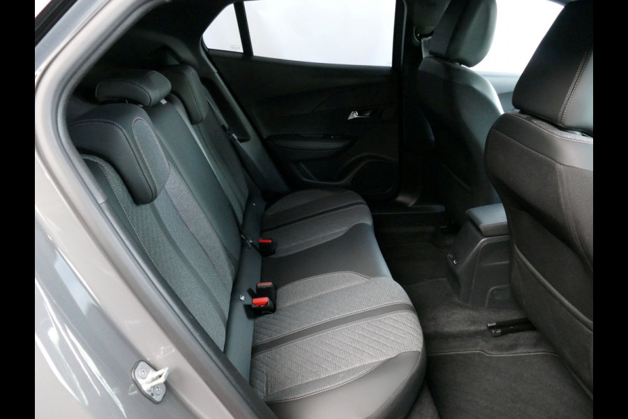 Peugeot 2008 1.2 130PK MET TREKHAAK BLACK EDITION BLINDSPOT CARPLAY NAVI LED VIR.COCKPIT 360.CAMERA ADAP.CRUISE KEYLESS STOELVERW. 11/2024