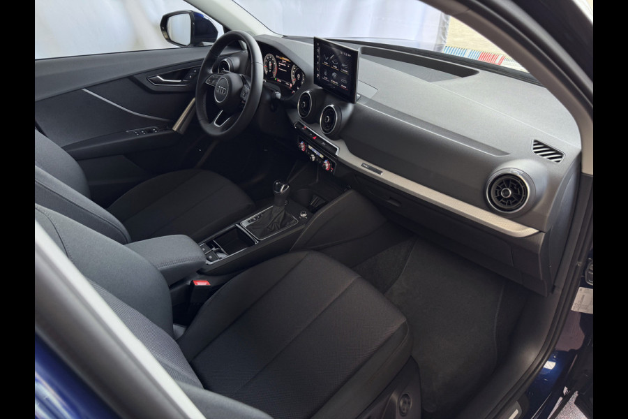 Audi Q2 35 TFSI 1.5 S EDITION NAVARRA BLAUW ELEK.KLEP 150PK VIR.COCKPIT 18''LMV TOUCHSCREEN CARPLAY NAVI CAMERA LED STOELVERW. PDC 03/2025 "Audi rijden begint bij Topautos.nl – 20 Audi topmodellen direct op voorraad!"