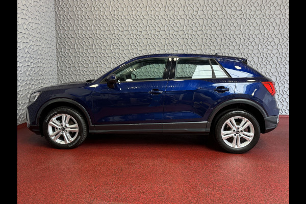 Audi Q2 35 TFSI 1.5 S EDITION NAVARRA BLAUW ELEK.KLEP 150PK VIR.COCKPIT 18''LMV TOUCHSCREEN CARPLAY NAVI CAMERA LED STOELVERW. PDC 03/2025 "Audi rijden begint bij Topautos.nl – 20 Audi topmodellen direct op voorraad!"
