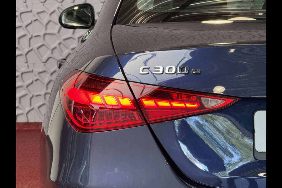 Mercedes-Benz C-Klasse 300e 313PK PHEV 12/2024 AVANTGARDE TREKHAAK DISTRONIC CAMERA ELEK/STOEL/VERWARMD 12/2024 PHEV PLUG IN HYBRIDE Mercedes-Benz C-Klasse 300e 313PK PHEV 12/2024 AVANTGARDE TREKHAAK DISTRONIC CAMERA ELEK/STOEL/VERWARMD 12/2024 PHEV PLUG IN HYBRIDE
