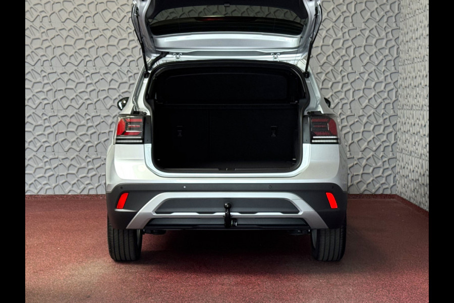 Volkswagen T-Cross DE VERNIEUWDE T-CROSS 116PK 17''LMV TREKHAAK CAMERA VIR.COCKPIT STOELVERW. ADAP.CRUISE LMV CARPLAY 2025 "Volkswagen rijden begint bij Topautos.nl – 75 topmodellen direct op voorraad!"