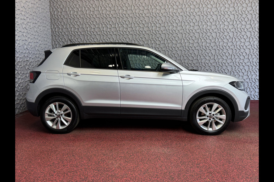 Volkswagen T-Cross DE VERNIEUWDE T-CROSS 116PK 17''LMV TREKHAAK CAMERA VIR.COCKPIT STOELVERW. ADAP.CRUISE LMV CARPLAY 2025 "Volkswagen rijden begint bij Topautos.nl – 75 topmodellen direct op voorraad!"