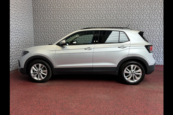 Volkswagen T-Cross DE VERNIEUWDE T-CROSS 116PK 17''LMV TREKHAAK CAMERA VIR.COCKPIT STOELVERW. ADAP.CRUISE LMV CARPLAY 2025 "Volkswagen rijden begint bij Topautos.nl – 75 topmodellen direct op voorraad!"
