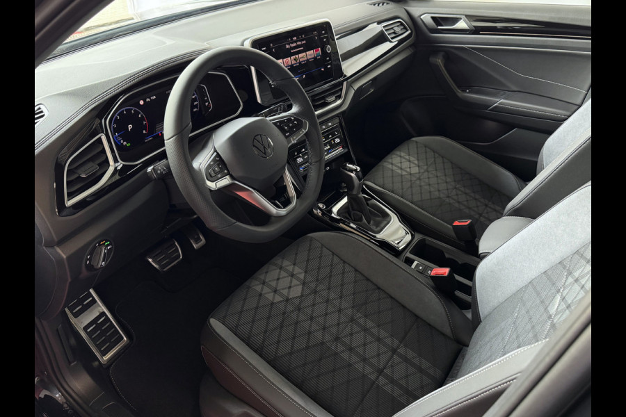 Volkswagen T-Roc ✅ NIEUWE AUTO ✅ 1.5 TSI DSG 2025 R-LINE 150PK AFN.TREKHAAK IQ LIGHT ALCANTARA ELEK.KLEP CARPLAY STOEL/STUUR VERW. 19"LMV VIR.COC 2025 RLINE R LINE "Volkswagen rijden begint bij Topautos.nl – 75 topmodellen direct op voorraad!"