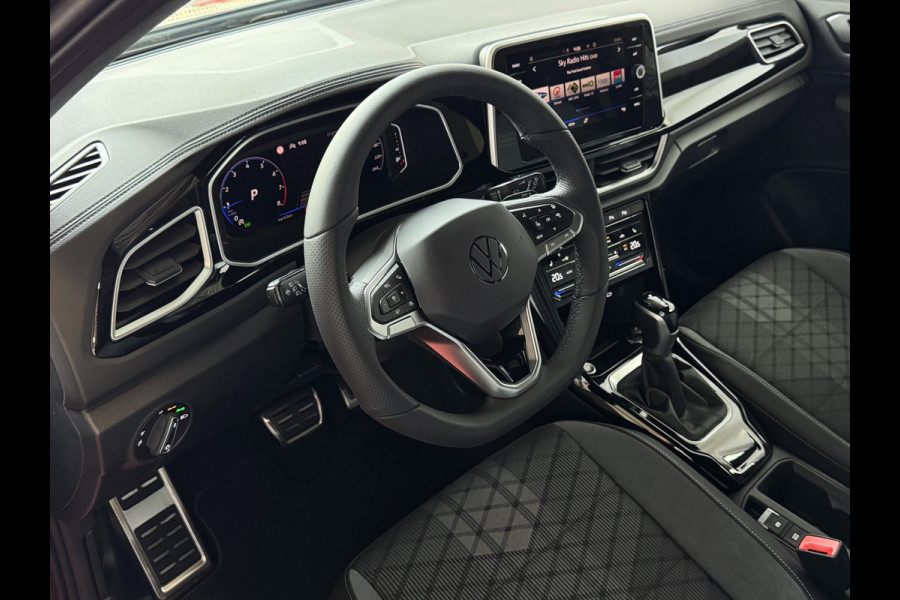 Volkswagen T-Roc ✅ NIEUWE AUTO ✅ 1.5 TSI DSG 2025 R-LINE 150PK AFN.TREKHAAK IQ LIGHT ALCANTARA ELEK.KLEP CARPLAY STOEL/STUUR VERW. 19"LMV VIR.COC 2025 RLINE R LINE "Volkswagen rijden begint bij Topautos.nl – 75 topmodellen direct op voorraad!"