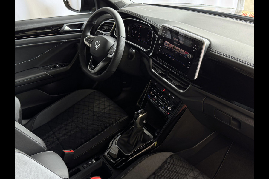 Volkswagen T-Roc ✅ NIEUWE AUTO ✅ 1.5 TSI DSG 2025 R-LINE 150PK AFN.TREKHAAK IQ LIGHT ALCANTARA ELEK.KLEP CARPLAY STOEL/STUUR VERW. 19"LMV VIR.COC 2025 RLINE R LINE "Volkswagen rijden begint bij Topautos.nl – 75 topmodellen direct op voorraad!"