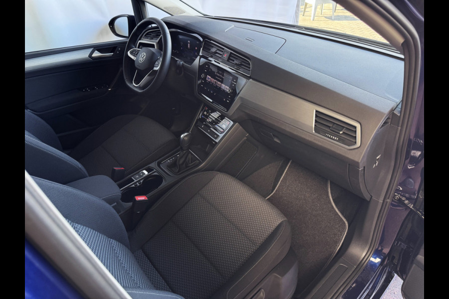Volkswagen Touran 1.5 TSI 150PK 7P CARPLAY NAVI CAMERA LED ELEK.KLEP VIR.COCKPIT DODE.HOEK DET. STOELVERW KEYLESS 7P 7PERS 09/2024 "Volkswagen rijden begint bij Topautos.nl – 75 topmodellen direct op voorraad!"