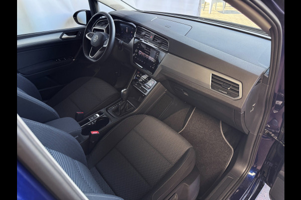 Volkswagen Touran 1.5 TSI 150PK 7P CARPLAY NAVI CAMERA LED ELEK.KLEP VIR.COCKPIT DODE.HOEK DET. STOELVERW KEYLESS 7P 7PERS 09/2024 "Volkswagen rijden begint bij Topautos.nl – 75 topmodellen direct op voorraad!"