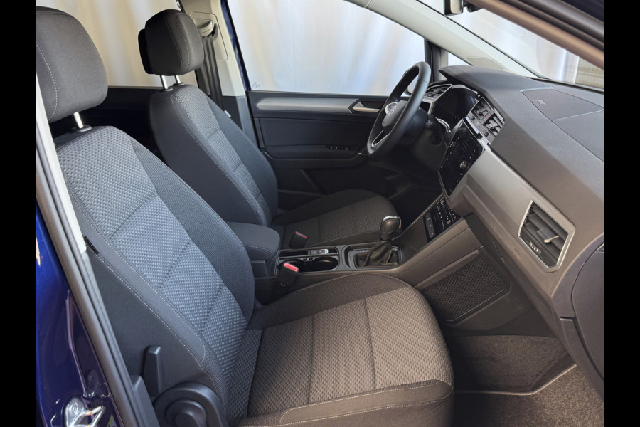 Volkswagen Touran 1.5 TSI 150PK 7P CARPLAY NAVI CAMERA LED ELEK.KLEP VIR.COCKPIT DODE.HOEK DET. STOELVERW KEYLESS 7P 7PERS 09/2024 "Volkswagen rijden begint bij Topautos.nl – 75 topmodellen direct op voorraad!"